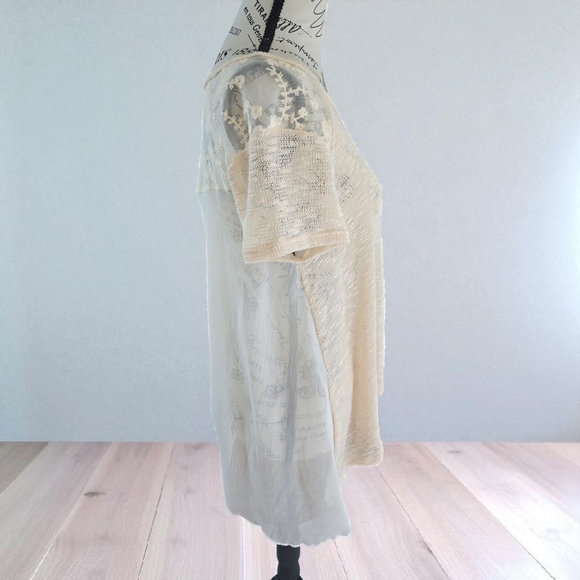 Chic Cream Short Sleeve Women's Top - Picture 3 of 6